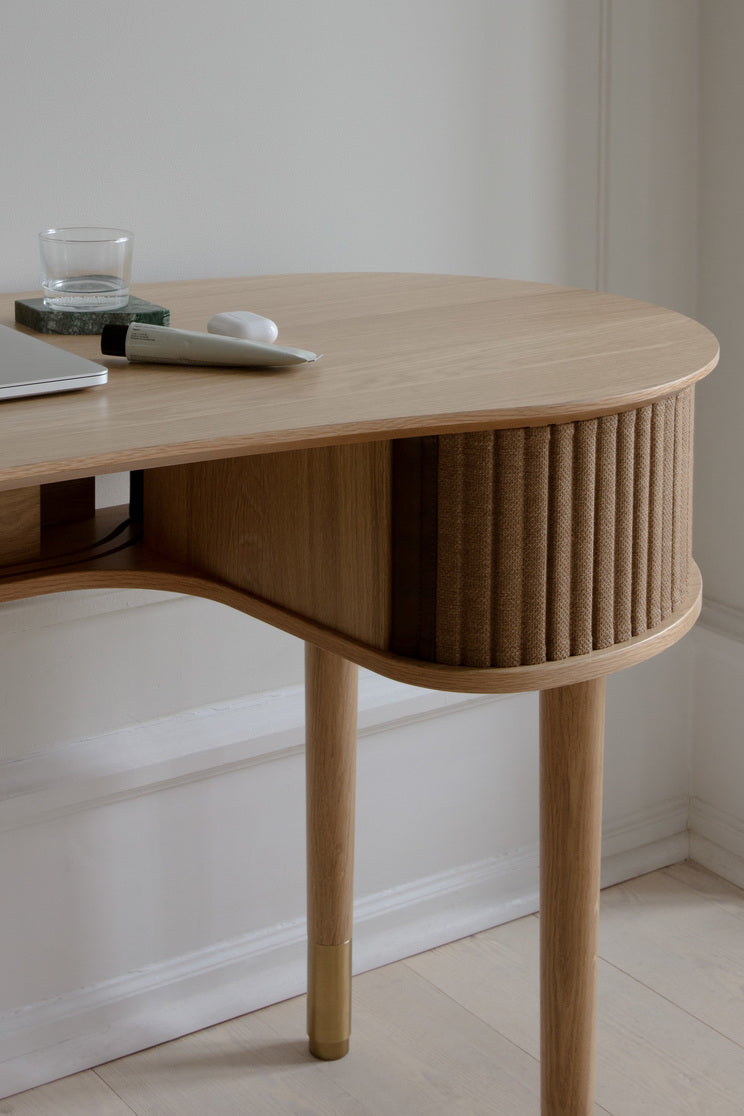 AUDACIOUS DESK