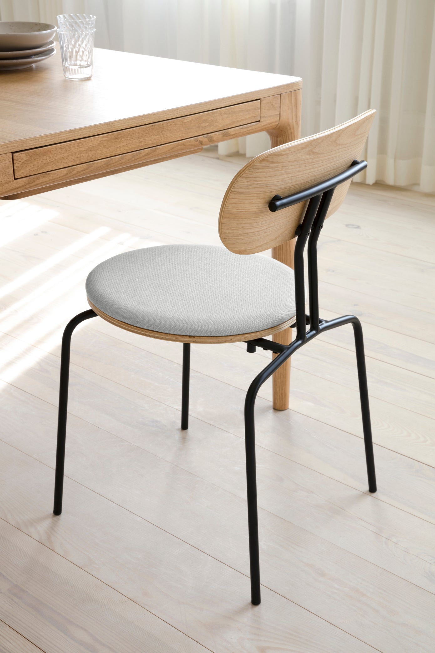 HEART 'N' SOUL | DINING TABLE 200