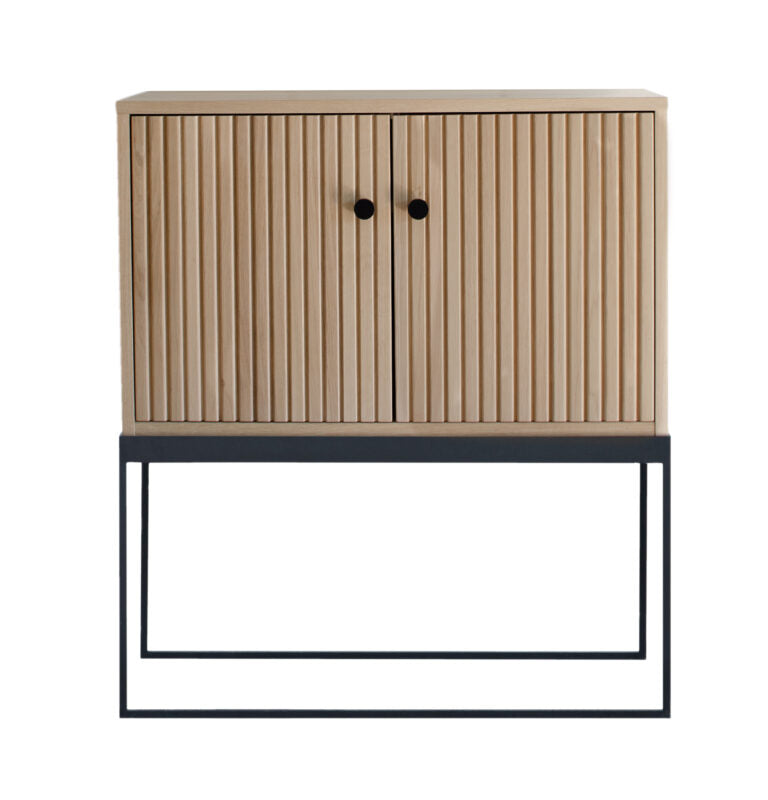 DIS SIDEBOARD