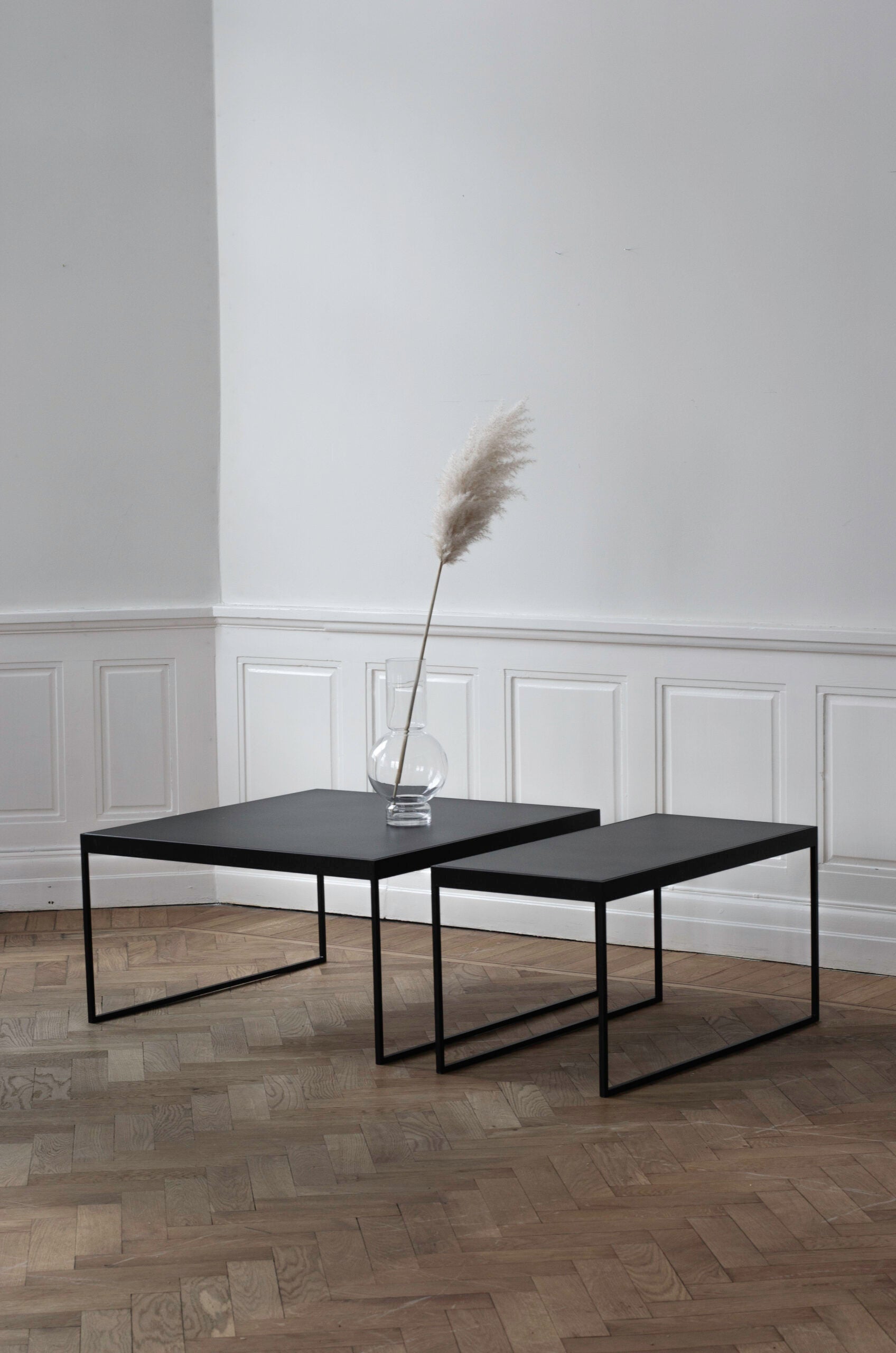 DIS COFFEE TABLE