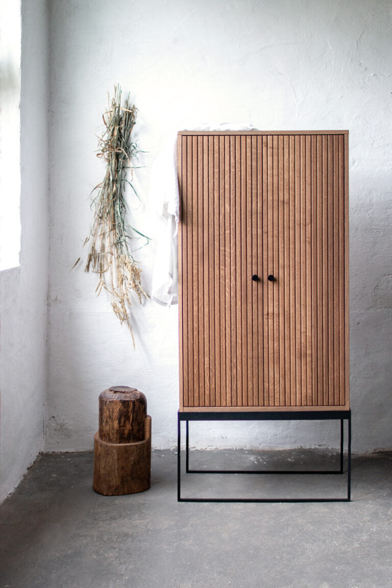 DIS CABINET