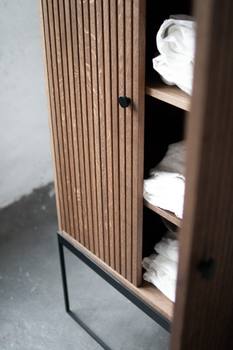 DIS CABINET