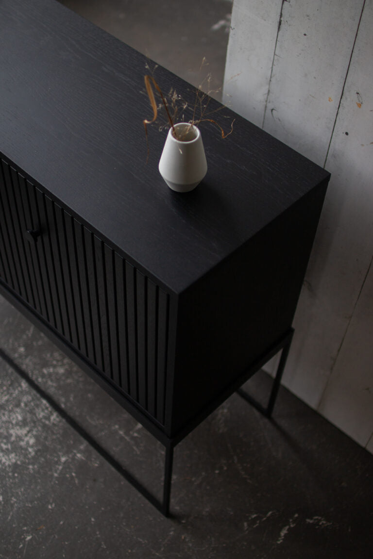 DIS SIDEBOARD