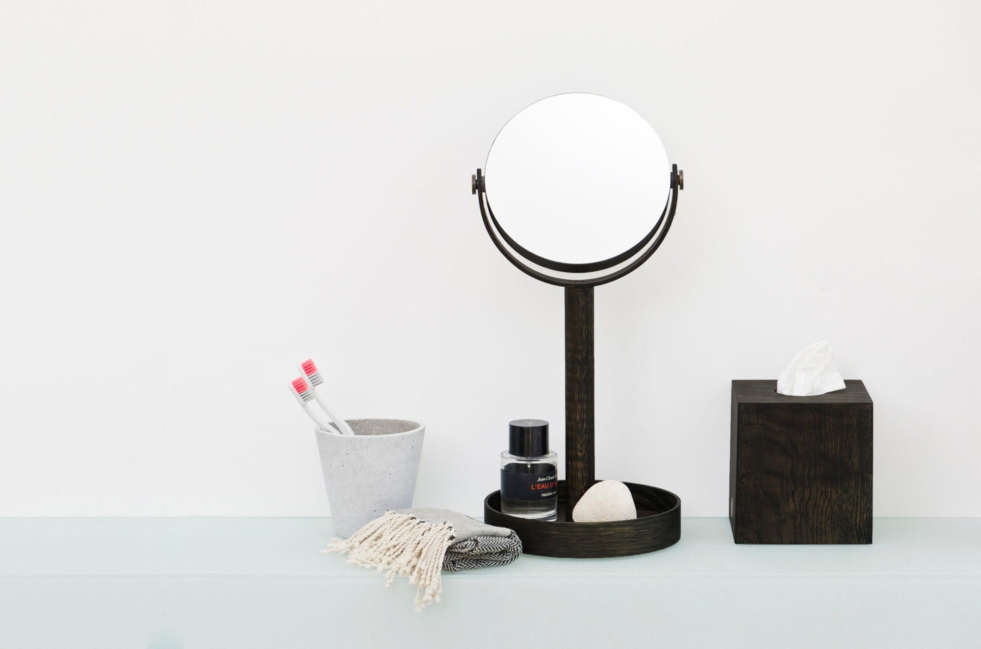 'CLOSE UP' MAGNIFYING VANITY MIRROR