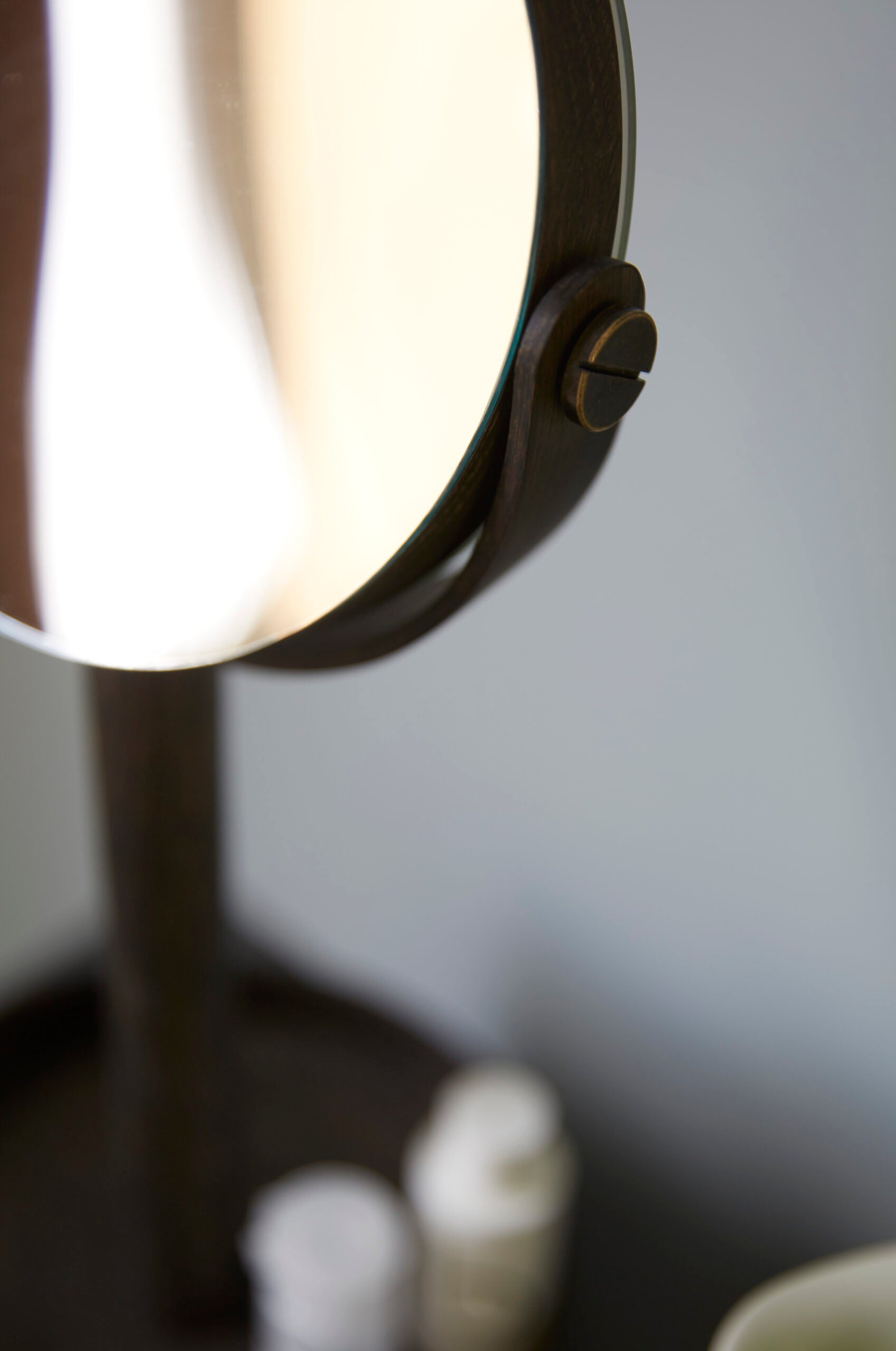 'CLOSE UP' MAGNIFYING VANITY MIRROR