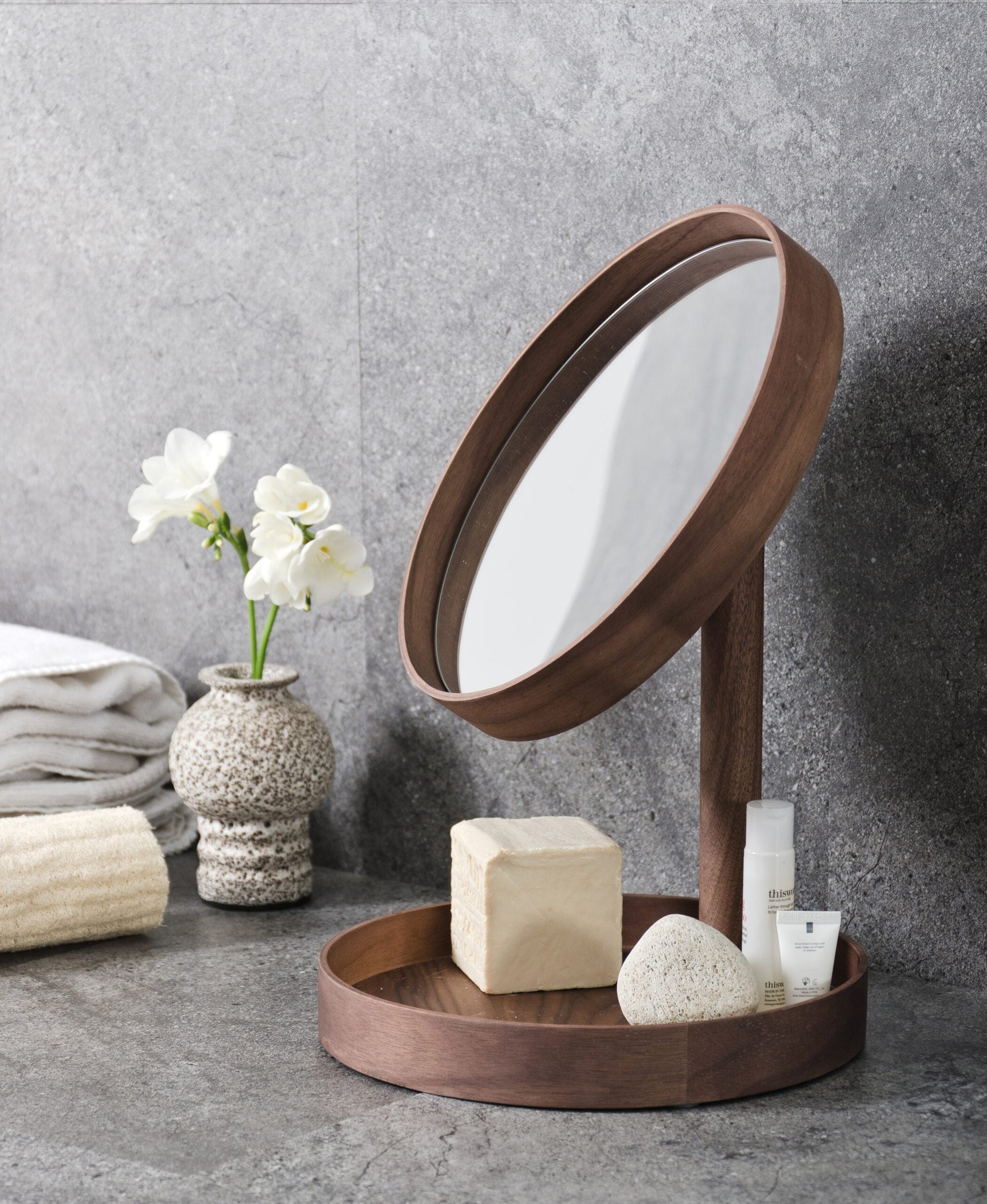 'LOOK' MAGNIFYING VANITY MIRROR
